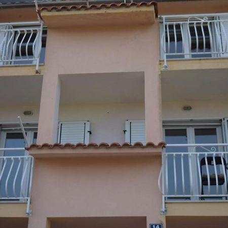 Apartments Marta Kaštel Novi Esterno foto