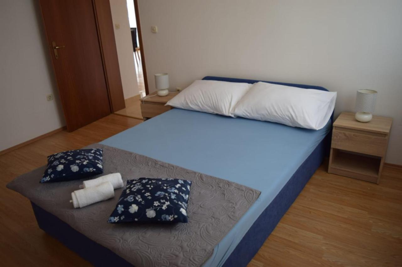 Apartments Marta Kaštel Novi Esterno foto