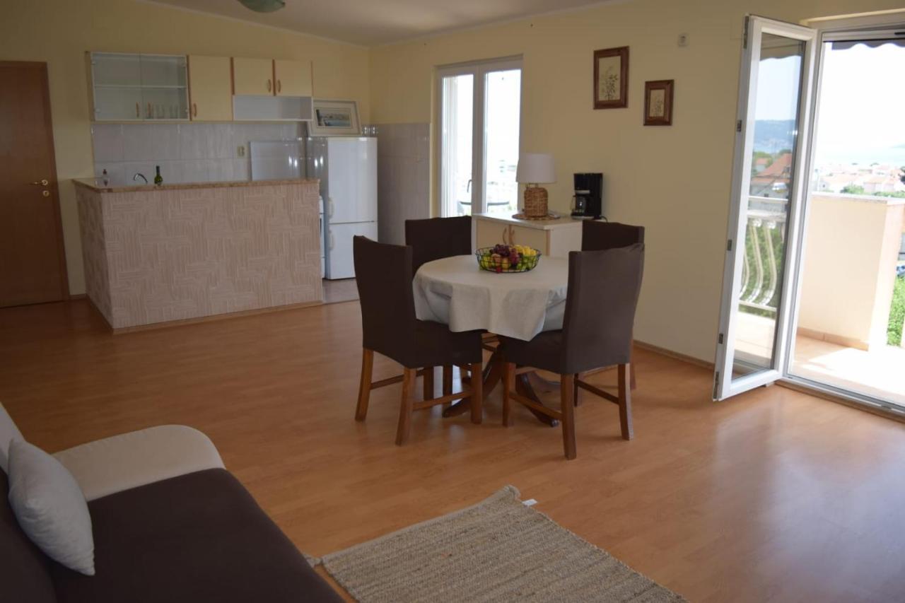 Apartments Marta Kaštel Novi Esterno foto
