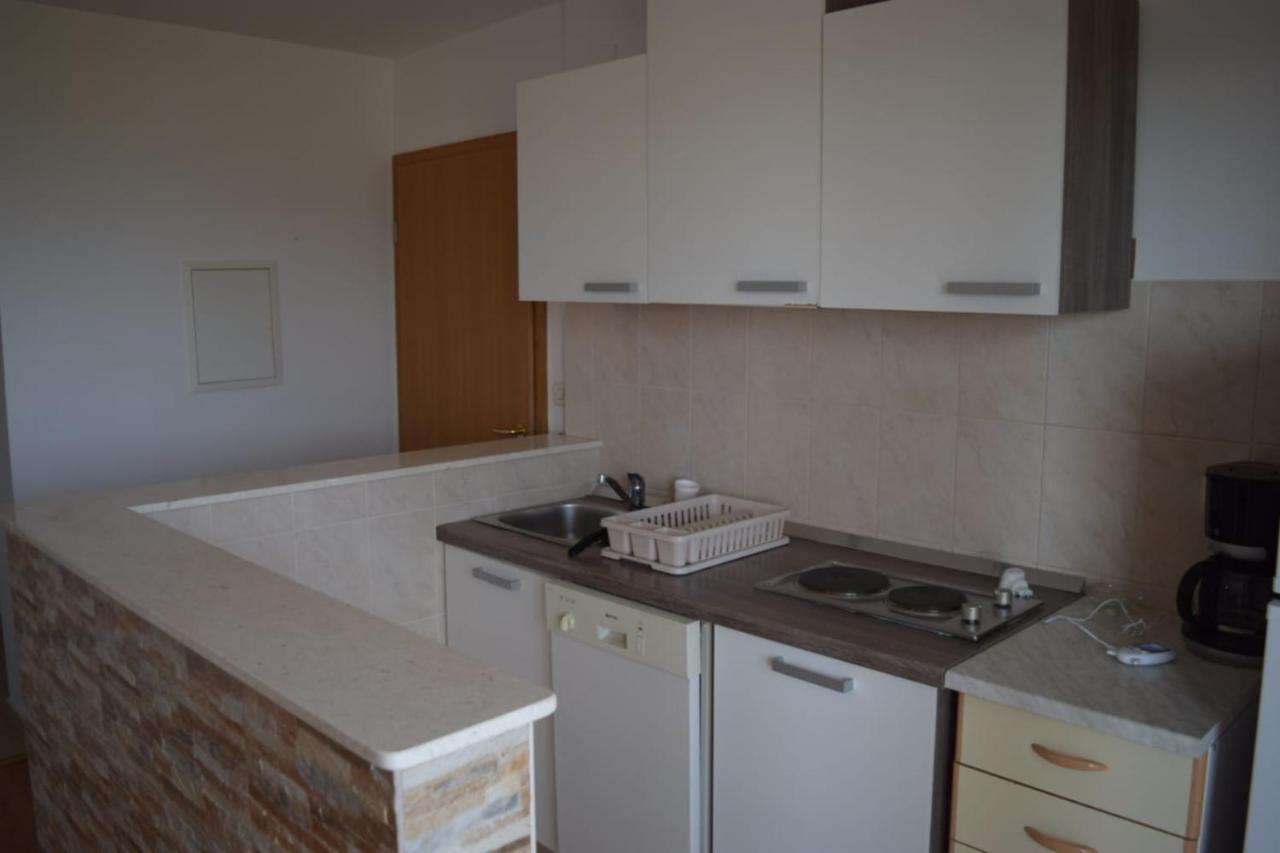 Apartments Marta Kaštel Novi Esterno foto