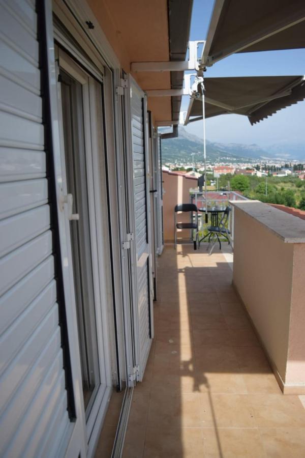 Apartments Marta Kaštel Novi Esterno foto