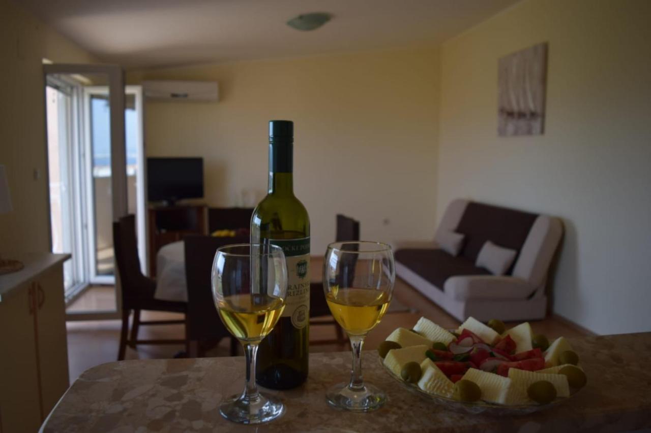 Apartments Marta Kaštel Novi Esterno foto