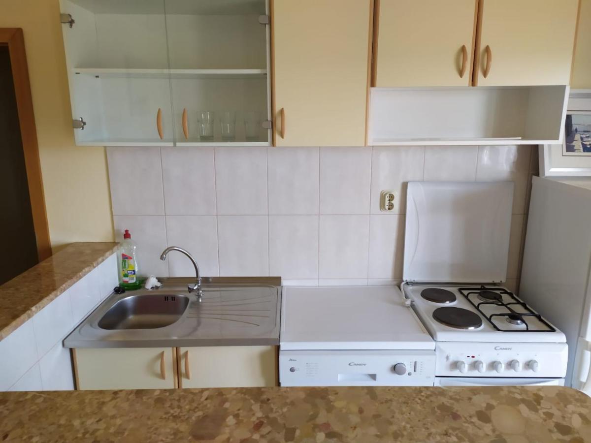 Apartments Marta Kaštel Novi Esterno foto