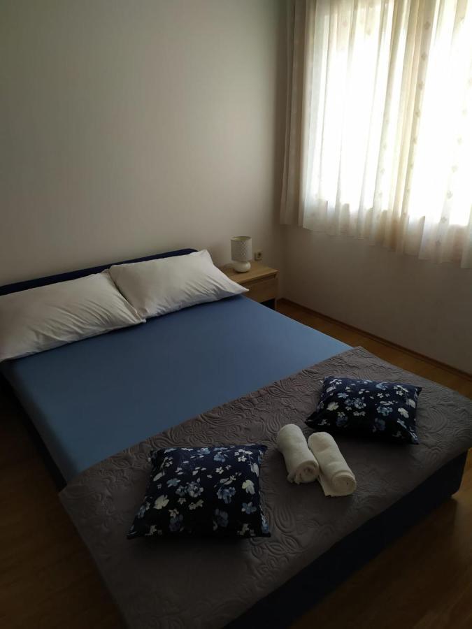Apartments Marta Kaštel Novi Esterno foto