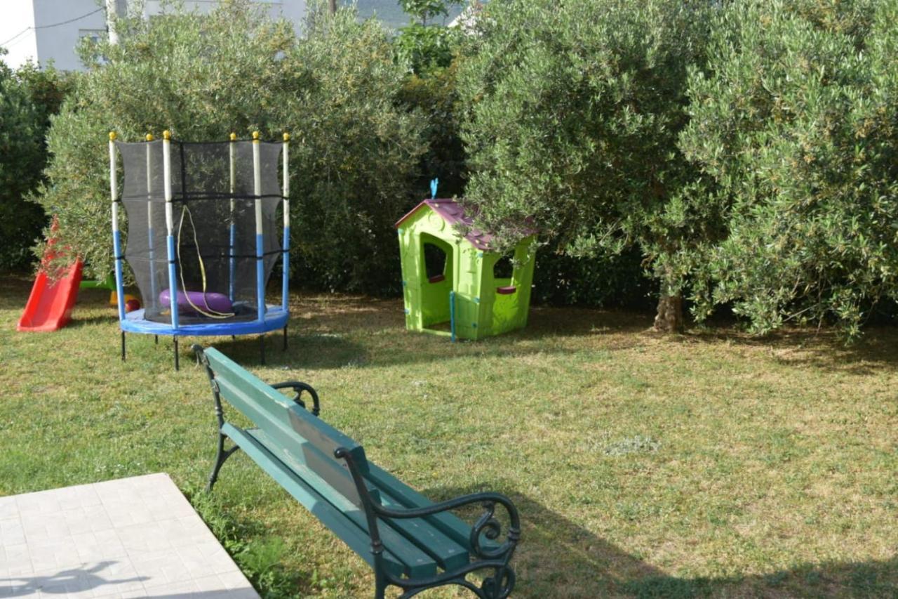 Apartments Marta Kaštel Novi Esterno foto