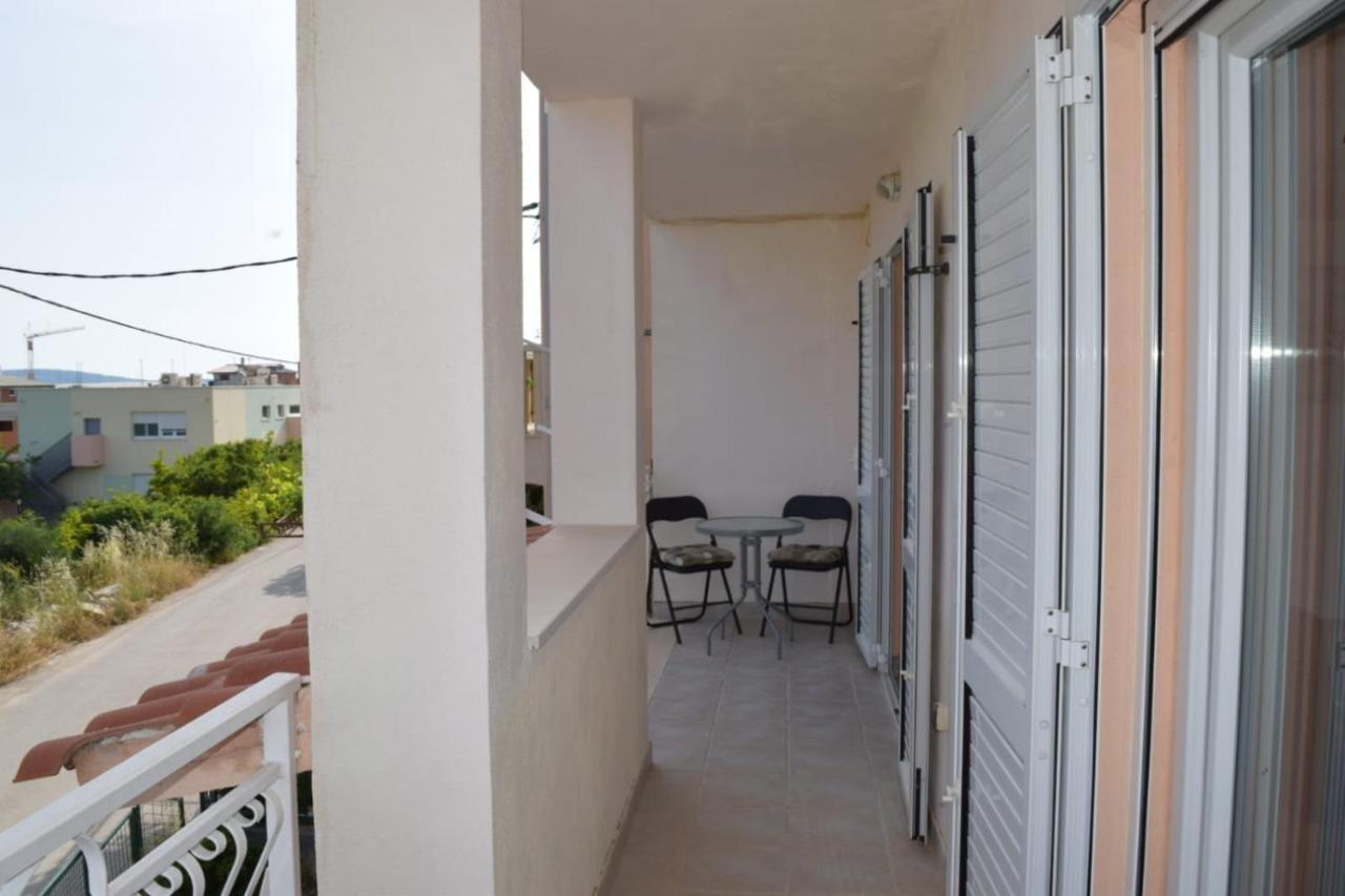 Apartments Marta Kaštel Novi Esterno foto