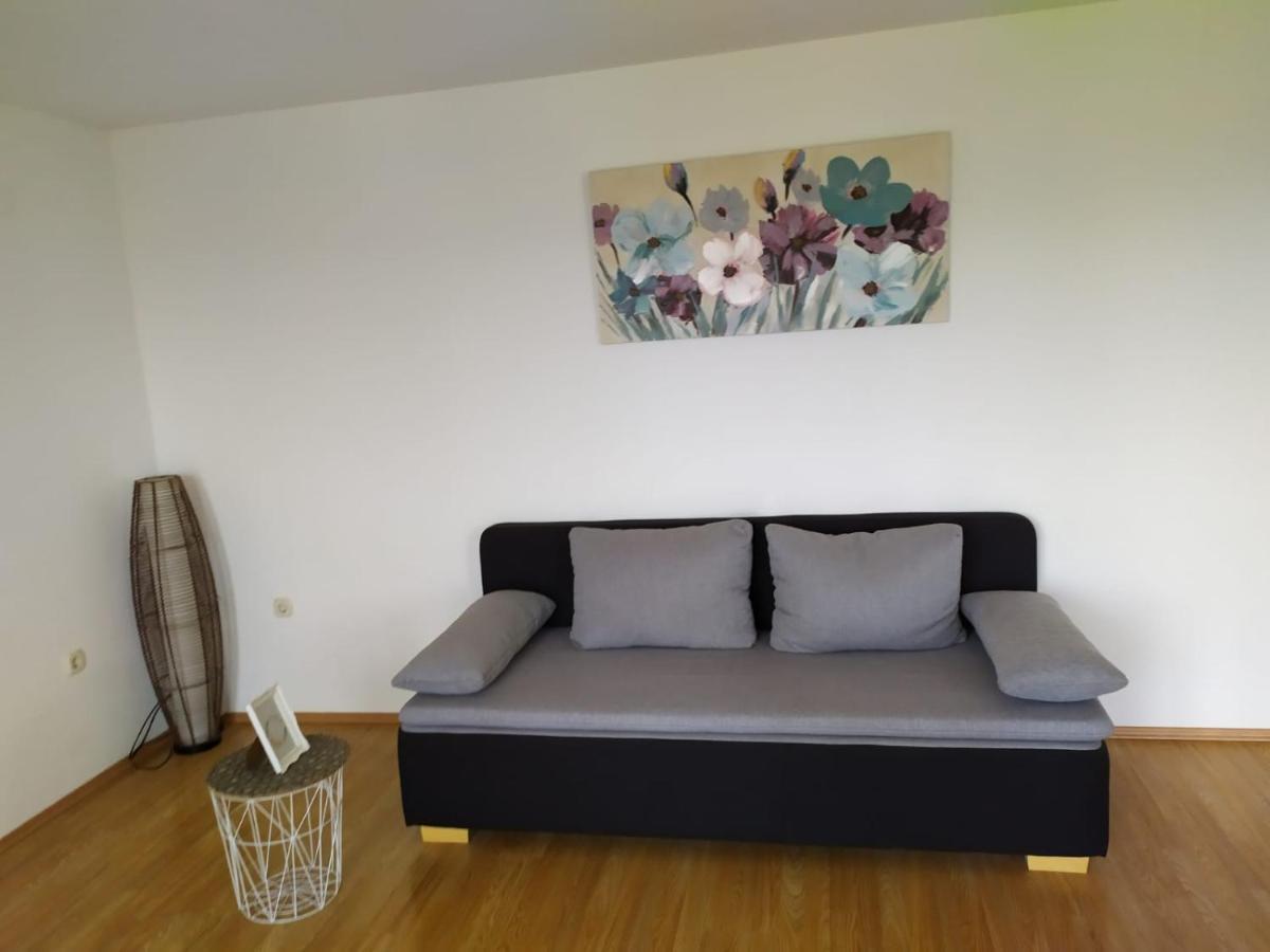 Apartments Marta Kaštel Novi Esterno foto