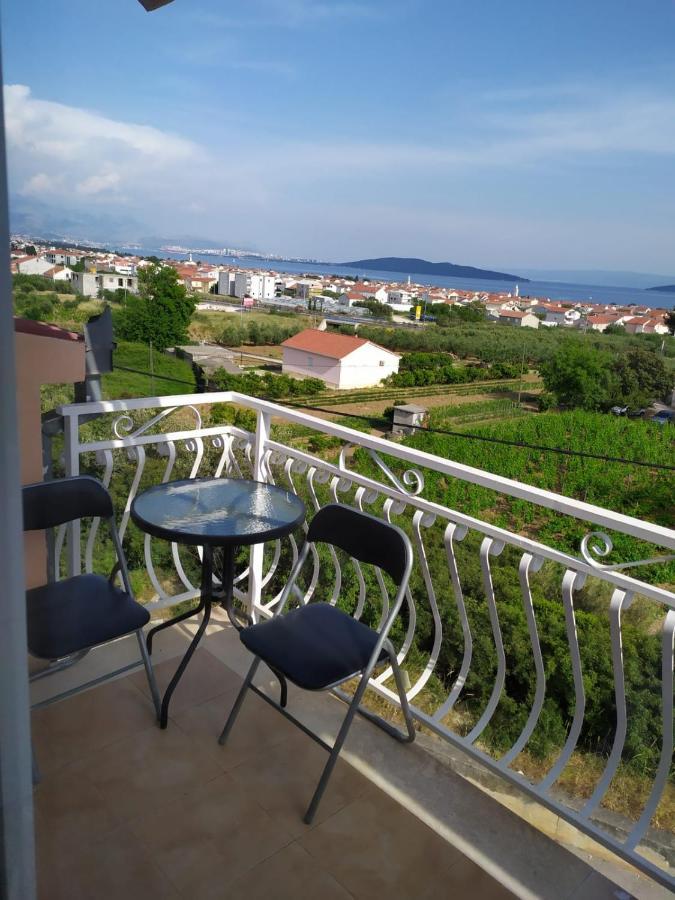 Apartments Marta Kaštel Novi Esterno foto