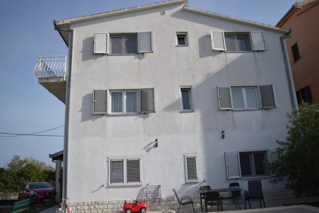 Apartments Marta Kaštel Novi Esterno foto