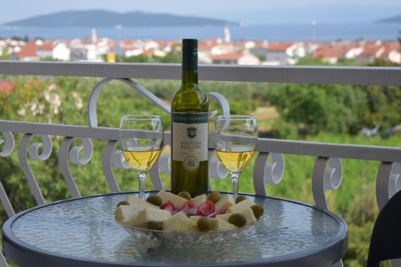 Apartments Marta Kaštel Novi Esterno foto