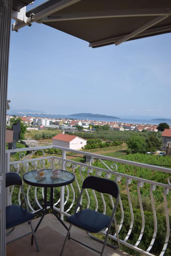 Apartments Marta Kaštel Novi Esterno foto