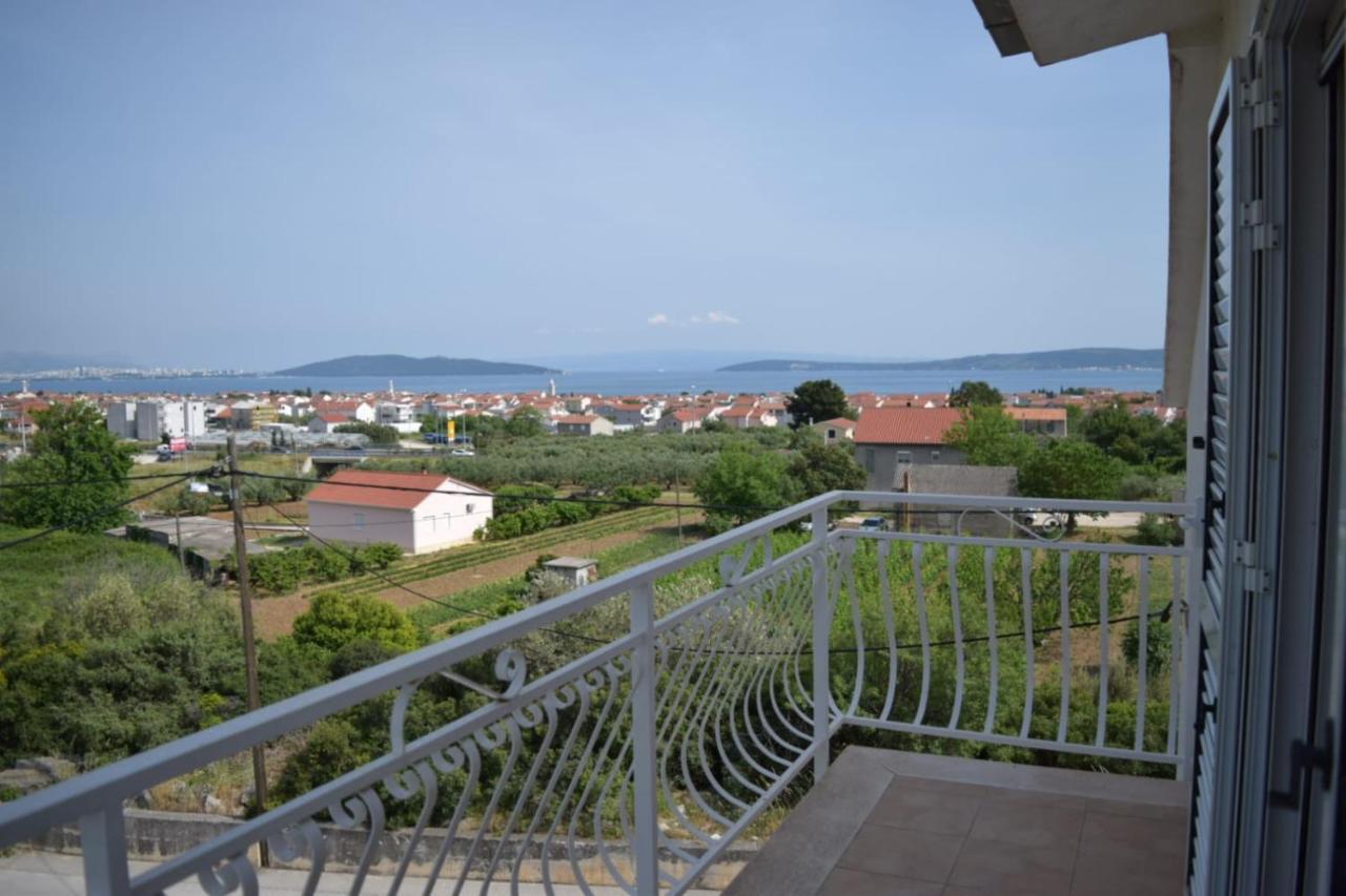 Apartments Marta Kaštel Novi Esterno foto