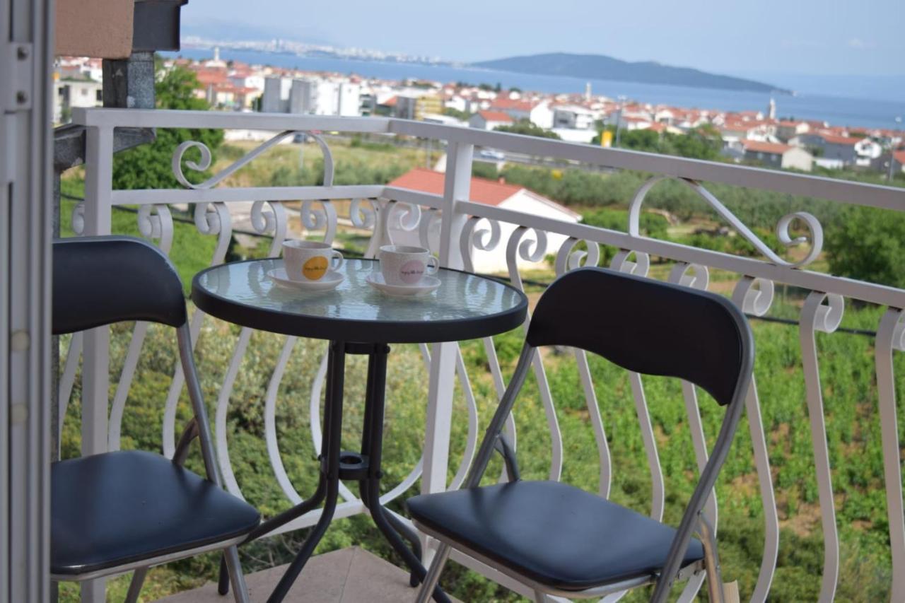 Apartments Marta Kaštel Novi Esterno foto