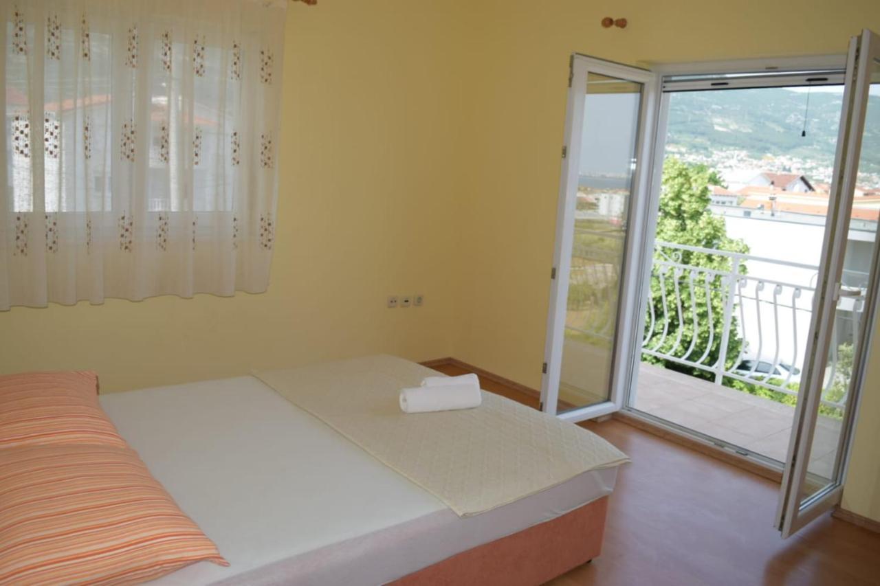 Apartments Marta Kaštel Novi Esterno foto