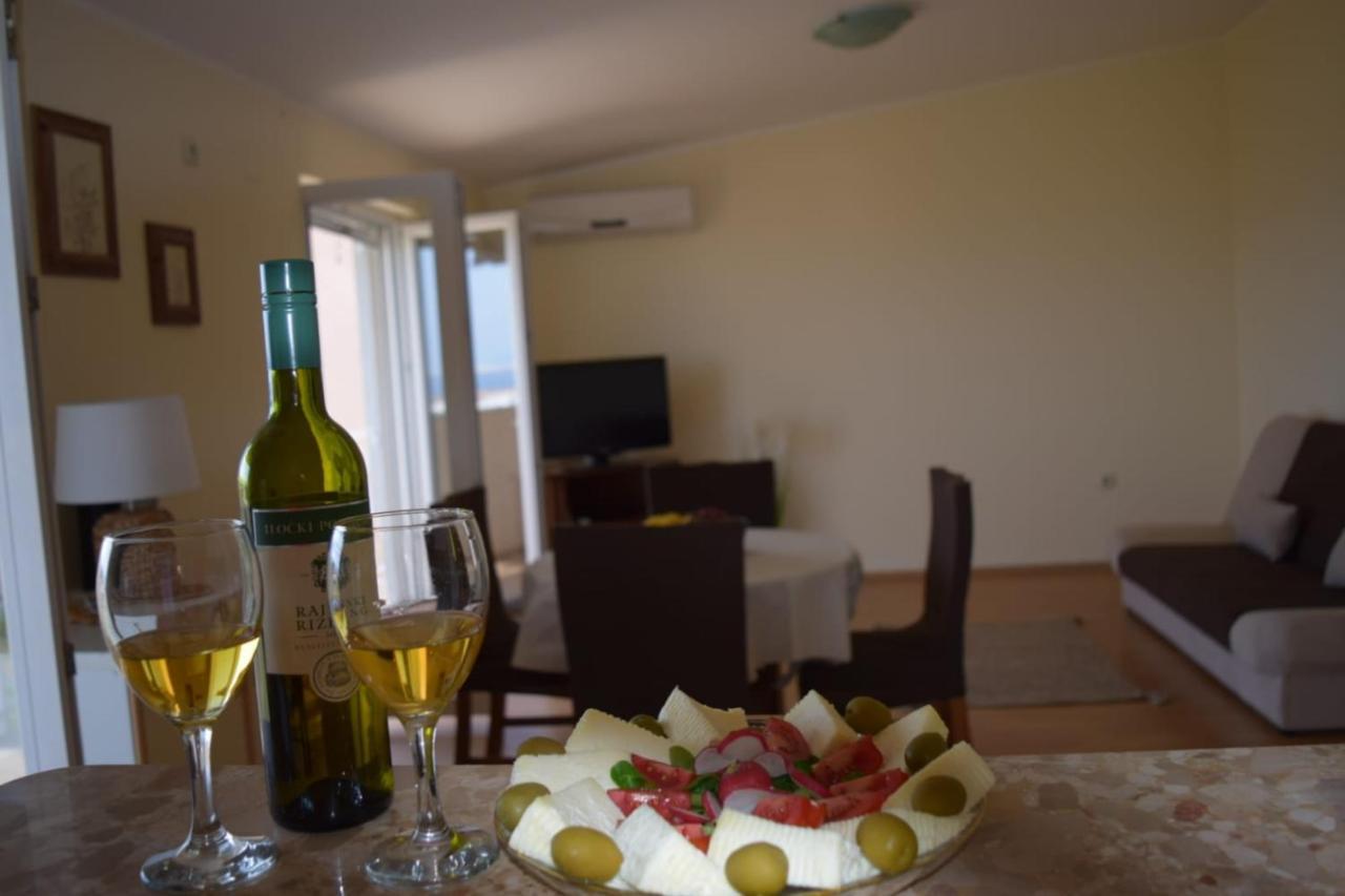 Apartments Marta Kaštel Novi Esterno foto